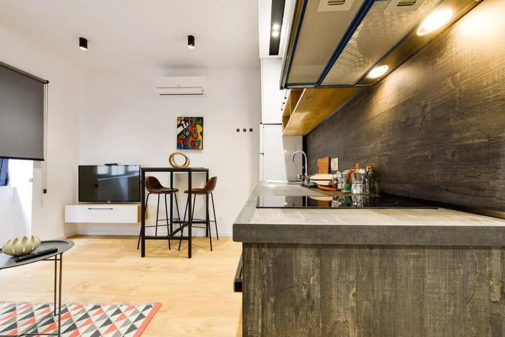 Lina -Tia Lovely New Bazaar Apartment Тирана Экстерьер фото