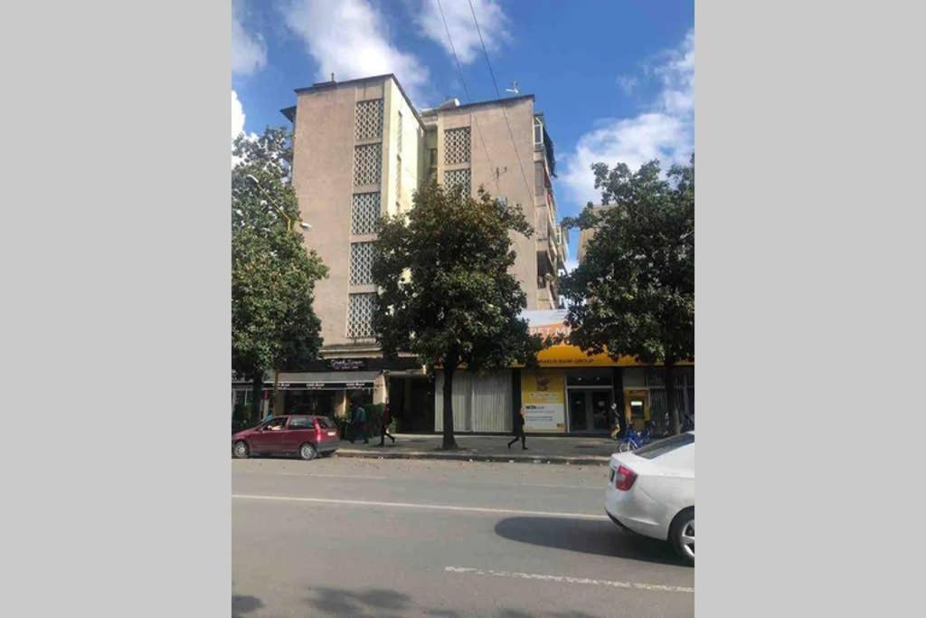 Lina -Tia Lovely New Bazaar Apartment Тирана Экстерьер фото