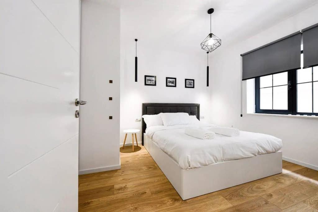 Lina -Tia Lovely New Bazaar Apartment Тирана Экстерьер фото