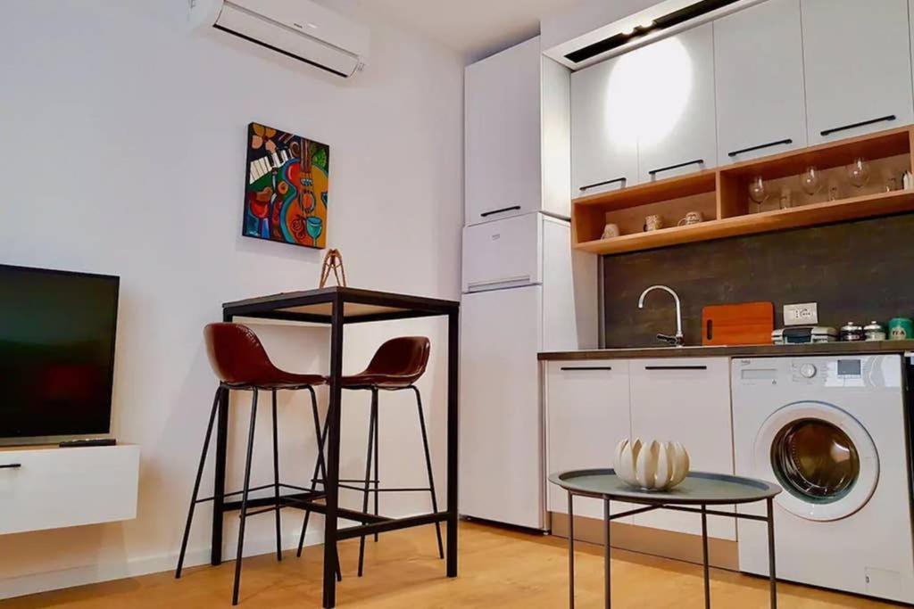 Lina -Tia Lovely New Bazaar Apartment Тирана Экстерьер фото